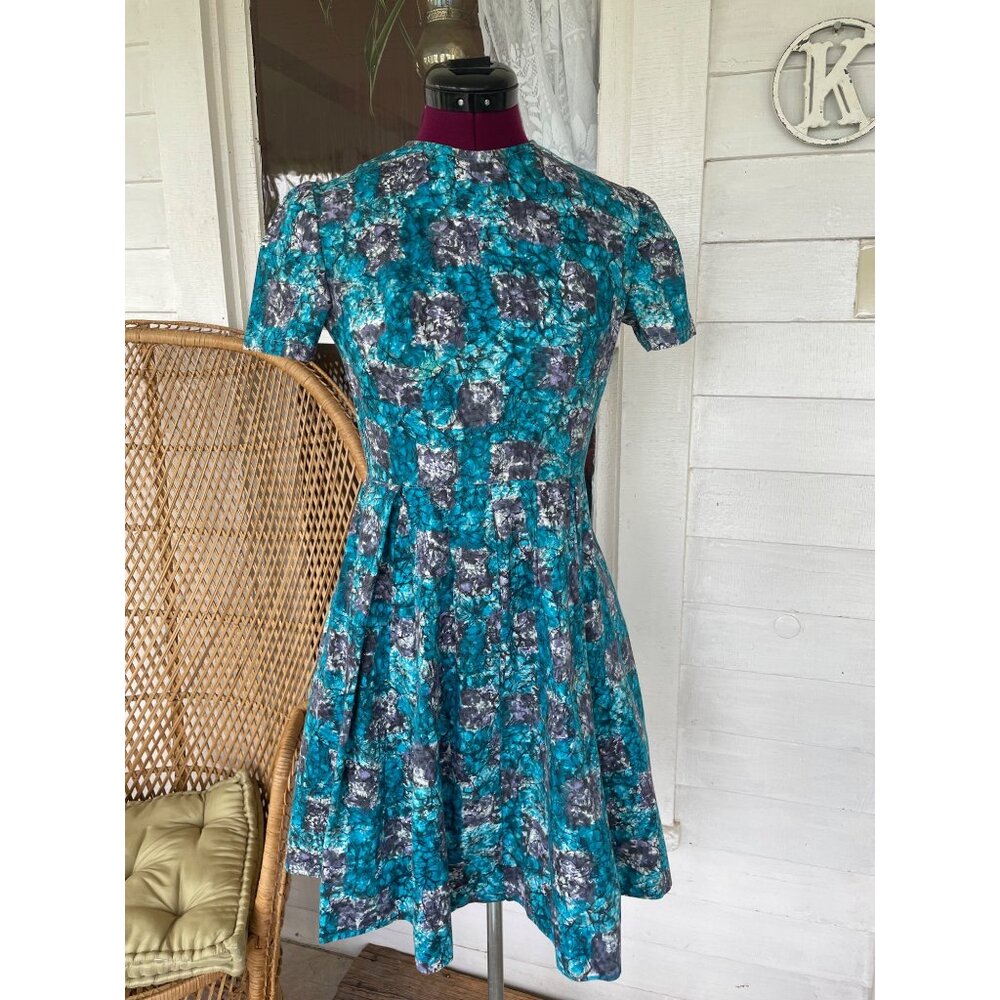 Vintage 1950s Polished Cotton Floral Pleated Shortsleeve Dress Small - Picture 13 of 16